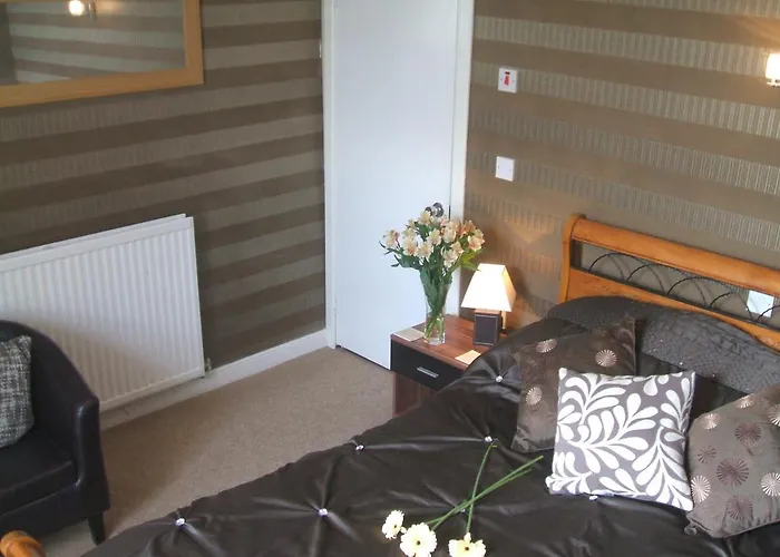 Carvetii - Gemini House - 4 Bed House Sleeps Up To 8 People