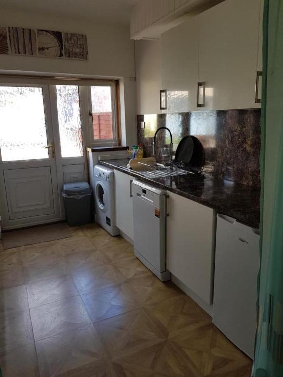 Carvetii - Gemini House - 4 Bed House Sleeps Up To 8 People Tillicoultry