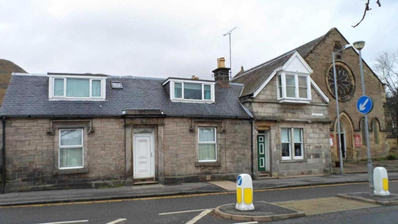 Carvetii - Gemini House - 4 Bed House Sleeps Up To 8 People Holiday home Tillicoultry