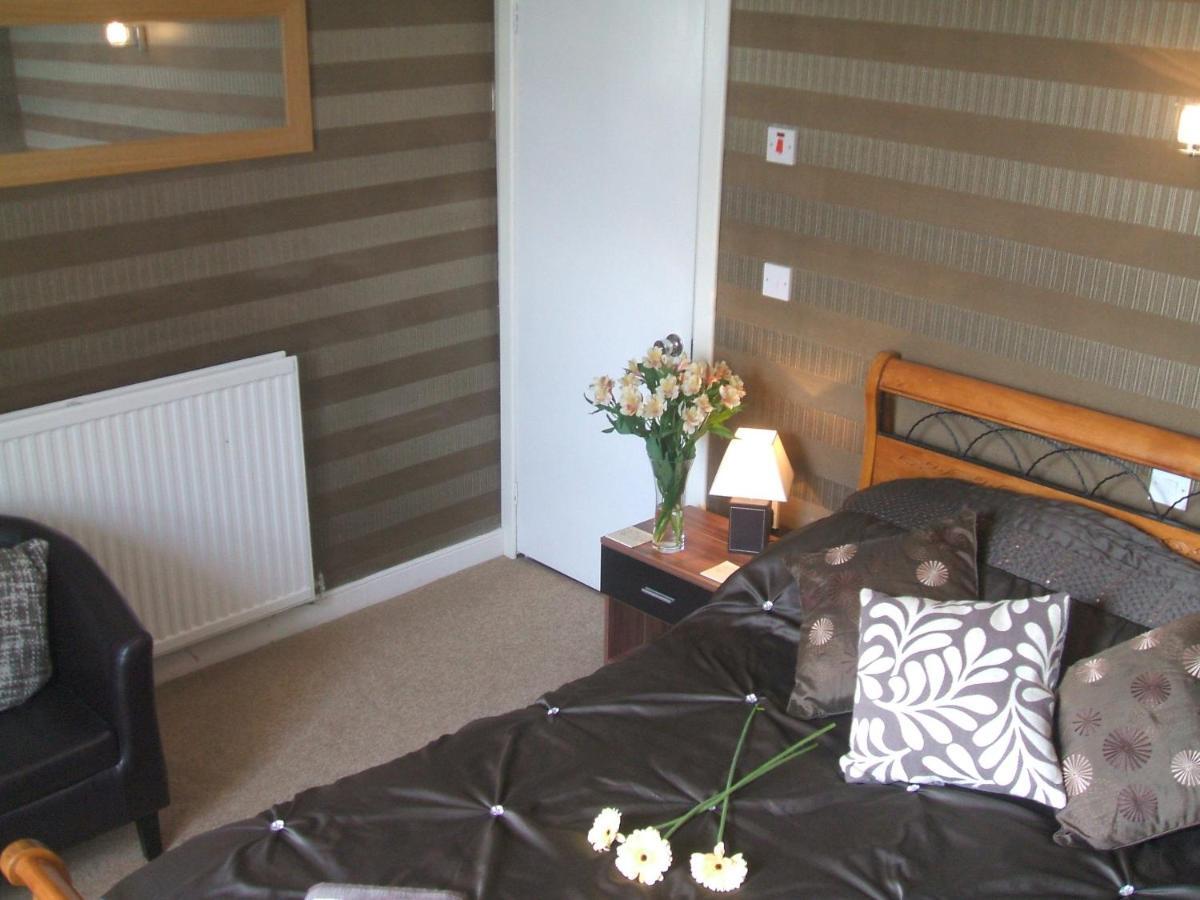 Carvetii - Gemini House - 4 Bed House Sleeps Up To 8 People Holiday home Tillicoultry